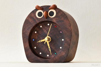 リビングの掛け時計と玄関の置き時計|手作りの木の時計はアトリエ1
