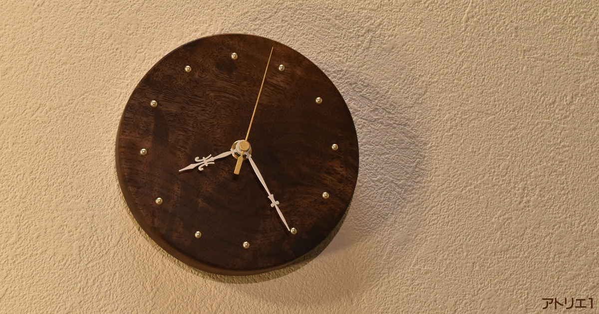絵画のような掛け時計 | 手作りの木の時計はアトリエ1